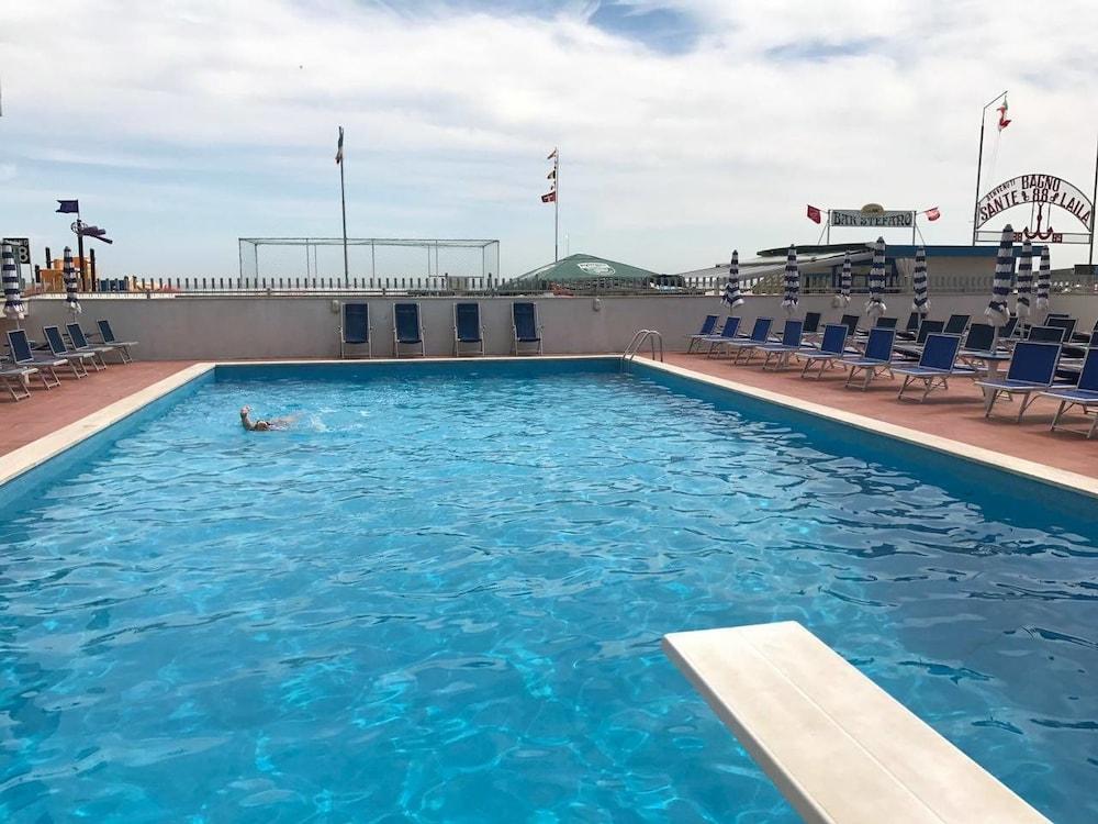 Hotel Majestic Pesaro Exterior foto